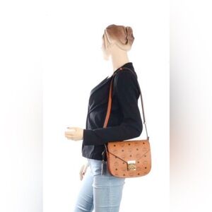 MCM PATRICIA SHOULDER BAG / CROSSBODY
HERITAGE COGNAC CANVAS